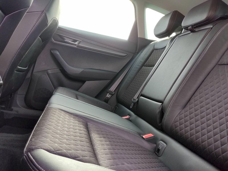Škoda Karoq (2021) Style Plus 1,5 Tsi 110 Kw DSG - fotka 27 z 39