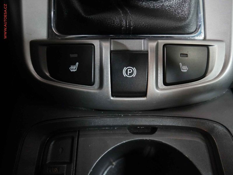 Chevrolet Captiva (2012) 2.2 CDTi 4x4, ČR, servis - fotka 19 z 22