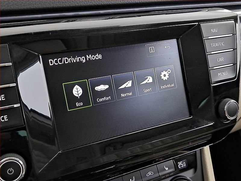 Škoda Superb (2016) 2.0 TDI, Automat, Kůže, Navi - fotka 20 z 26