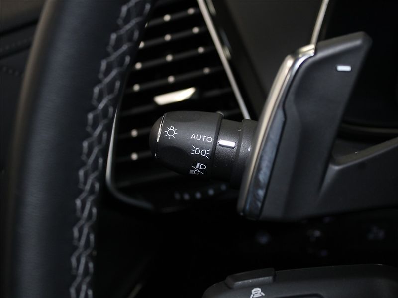 DS Automobiles DS7 Crossback 1,6 PHEV 300k.4x4 Rivoli PANO. - fotka 21 z 29