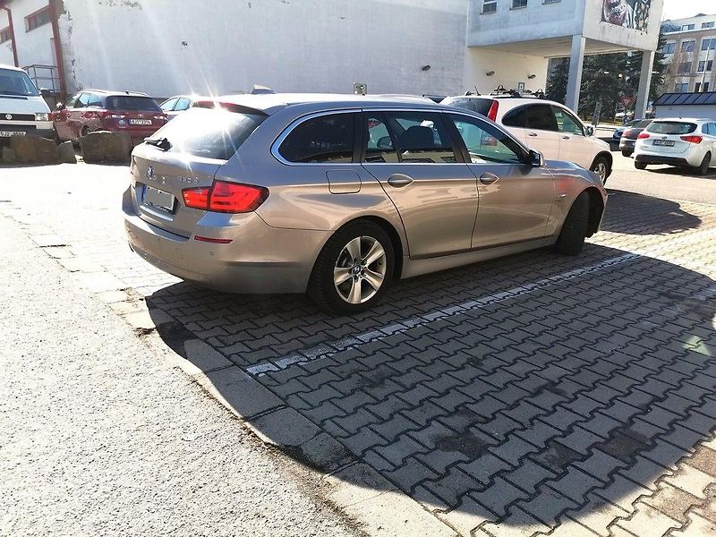 BMW Řada 5 530D XDRIVE TOURING F11 190kW - fotka 30 z 40