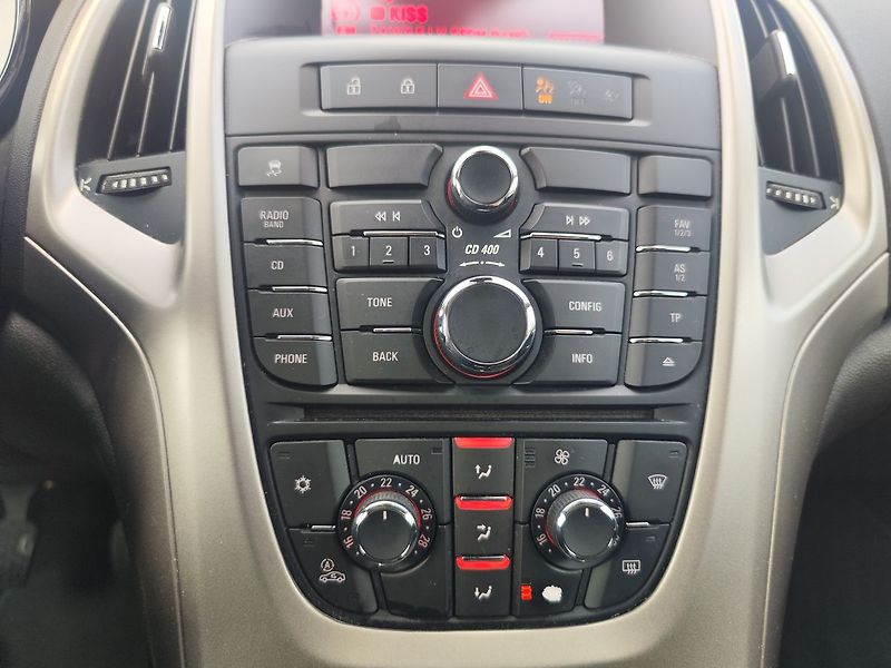 Opel Astra 1.4i/74kW Enjoy ČR - fotka 16 z 31