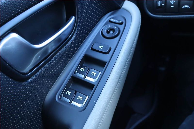 Kia Carens (2016) 1.6 GDI, Serv.kniha, Tempomat - fotka 19 z 26