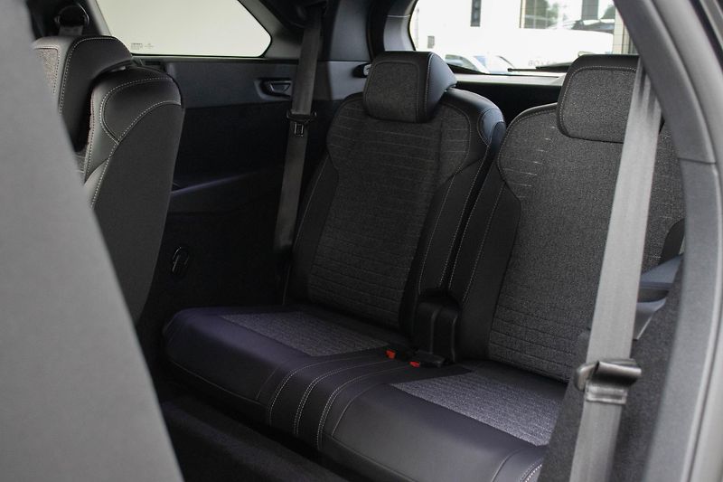 Peugeot 5008 (2026) BUSINESS Hybrid 145 e-DCS6 - fotka 9 z 18