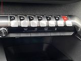 Peugeot 3008 (2019) 1.2PT, Allure, AT, navi - náhled 14