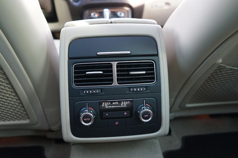 Volkswagen Touareg 180kW Pano 360 Matrix AdTempom - fotka 16 z 39