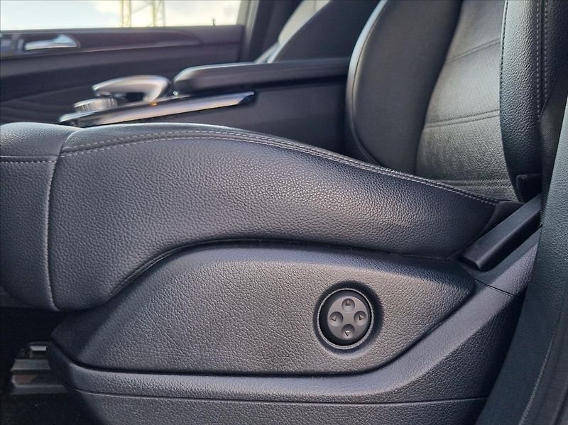 Mercedes-Benz GLE 3,0 i AMG 270kW 4MATIC PANORAM - fotka 48 z 50