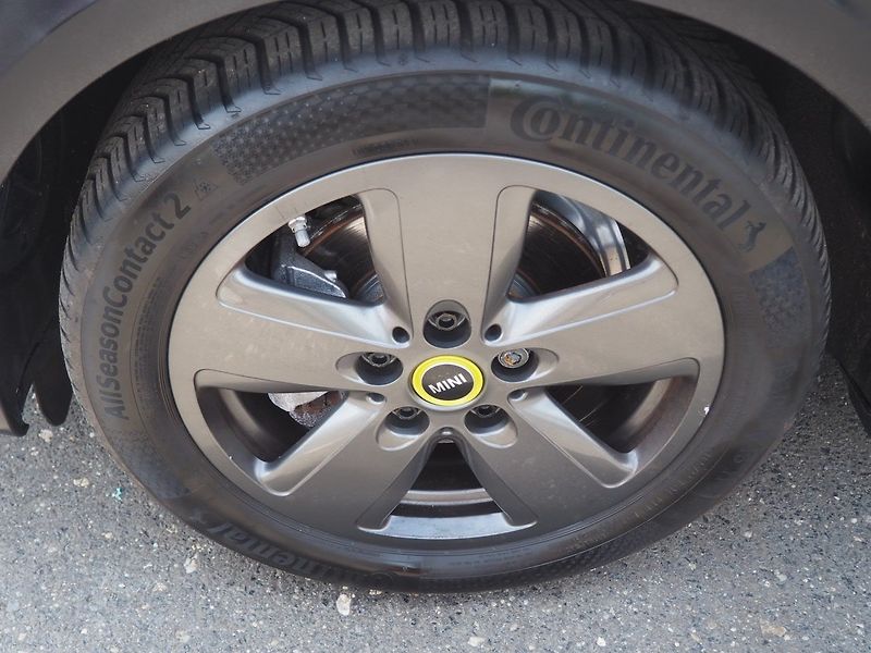 Mini Cooper (2020) SE Electric 33 kWh - fotka 8 z 30