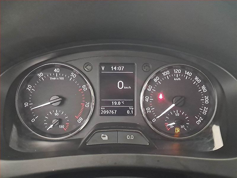 Škoda Rapid (2014) Spaceback 1.2 TSI, Navi - fotka 11 z 14
