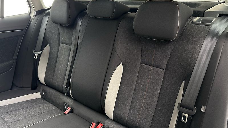 Škoda Kamiq 1.5 TSI DSG Style - fotka 16 z 25