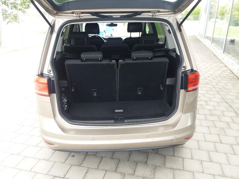 Volkswagen Touran 1.2TSi,81kW,7.MÍST,KAMER.VÝHŘE - fotka 7 z 28