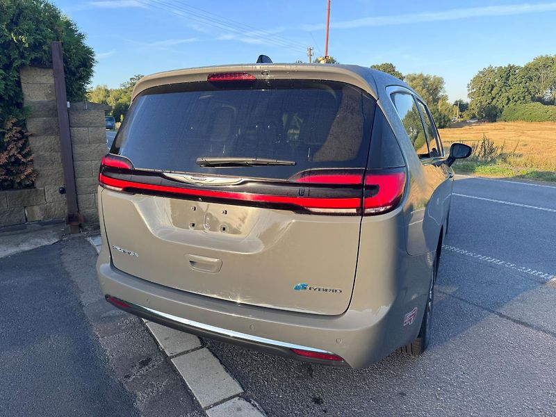 Chrysler Pacifica (2023) 3,6 Hybrid RU Radar Limit 2023 - fotka 5 z 20