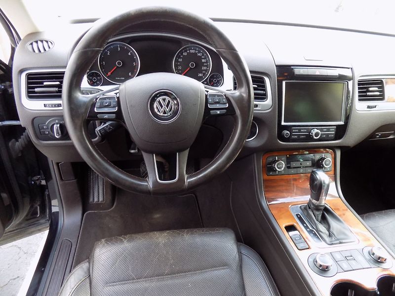 Volkswagen Touareg (2010) 3.0TDI/4x4/Chl.sedačky/LED/ - fotka 27 z 43