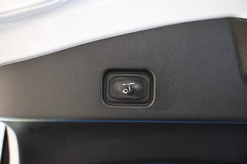 Ford Mondeo (2021) 2.0 ST-LINE 140 KW LED ACC 8AT - fotka 23 z 38
