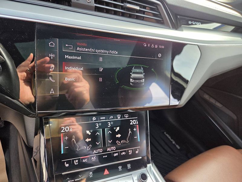 Audi e-tron (2021) Quattro 300kW Advanced - fotka 27 z 48