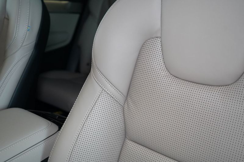Volvo XC90 T8 PLUS Dark, Vzduch,Ventilace - fotka 22 z 46