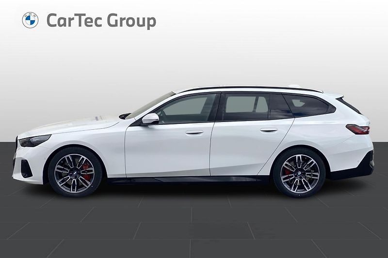 BMW Řada 5 540d xDrive Touring - fotka 2 z 10
