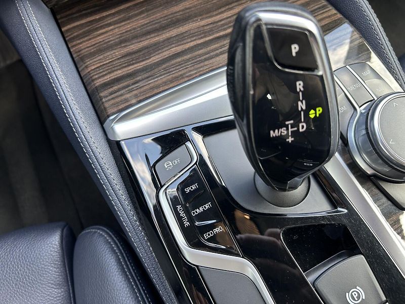 BMW Řada 5 5540i xDrive Luxury Line - fotka 31 z 37