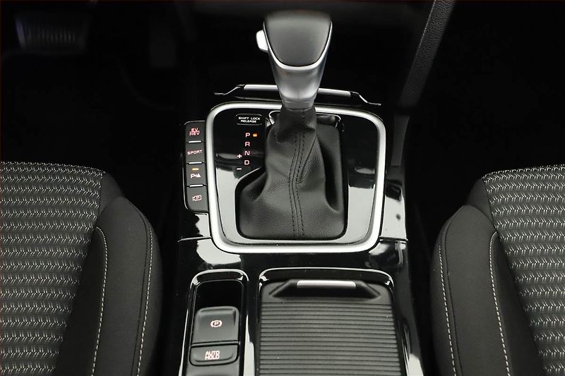 Kia Ceed (2022) 1.6 GDI plug-in - fotka 13 z 20