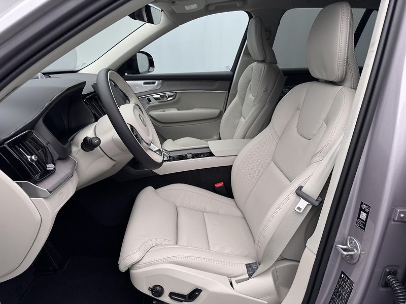 Volvo XC90 (2026) B5 AWD AUT DARK PLUS 7-míst - fotka 3 z 25