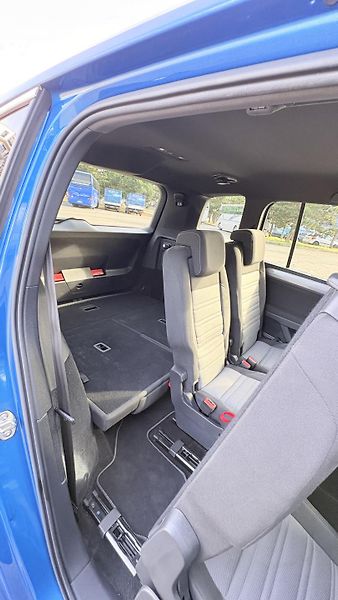 Volkswagen Touran (2020) Highline R-Line 1,5 TSI DSG - fotka 17 z 22