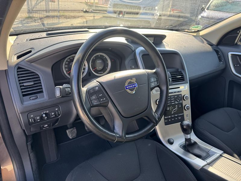 Volvo XC60 (2010) 2.4D5 151KW 1.Majitel AWD  - fotka 27 z 40