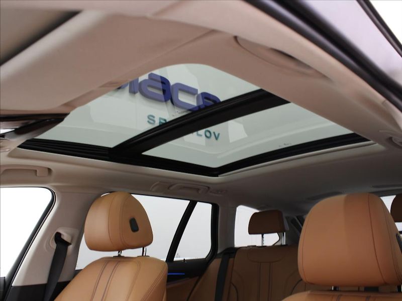 BMW Řada 5 530e xDrive Luxury Pano.ČR   2 - fotka 27 z 28