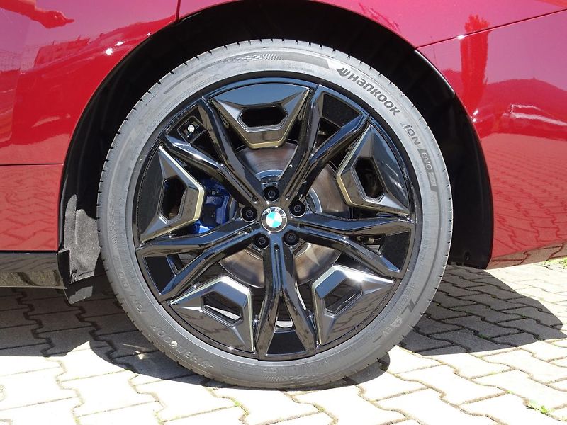 BMW iX xDrive45 - fotka 7 z 7
