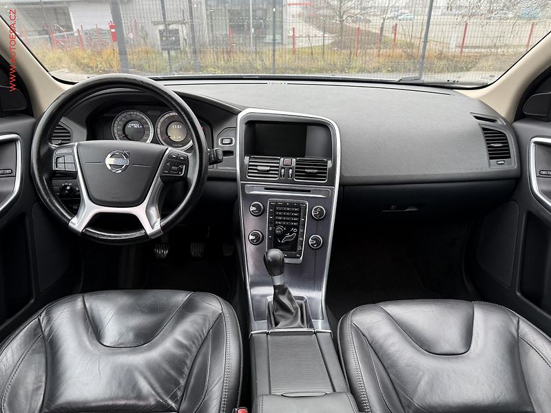 Volvo XC60 (2012) 2.4 D 4x4, xenon, kůže - fotka 8 z 19