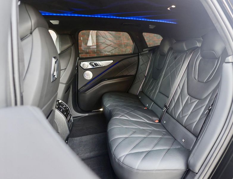 BMW XM (2023) 4.4 V8 ehybrid 480 KW - fotka 34 z 57