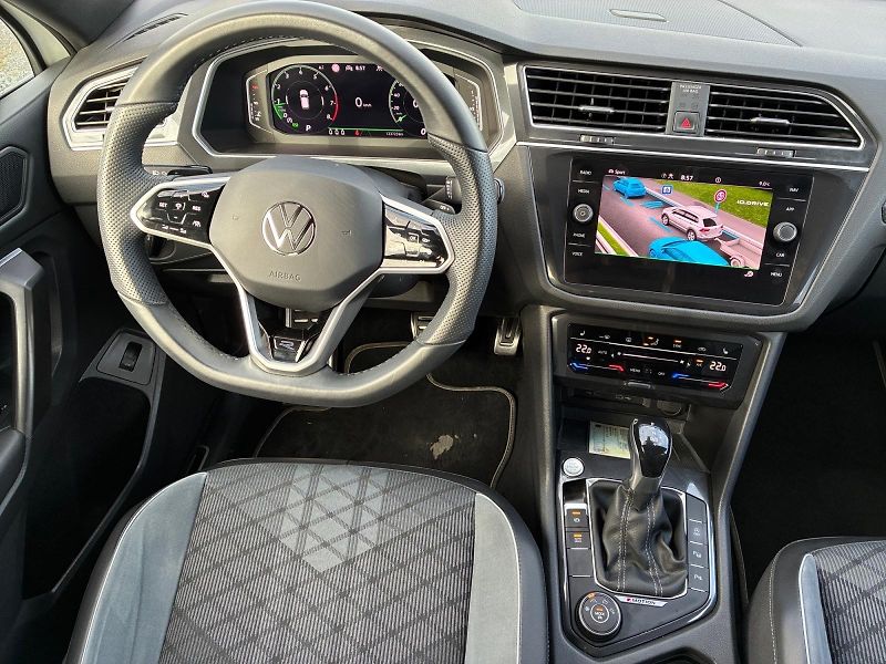 Volkswagen Tiguan (2022) R-LINE 2.0TSI 140kW 4x4 TAŽNÉ  - fotka 10 z 11