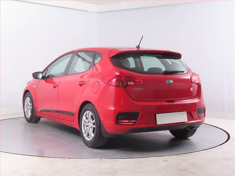 Kia Ceed (2015) 1.4 CVVT, ČR,1.maj, Serv.kniha - fotka 4 z 16