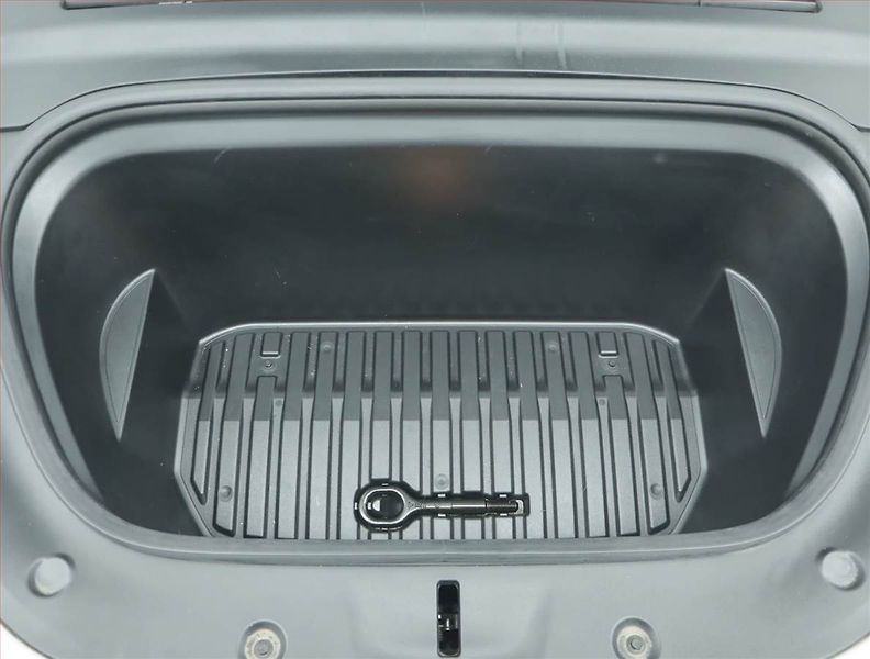 Tesla Model Y (2022) Long Range AWD 79kWh, SoH 91% - fotka 15 z 23