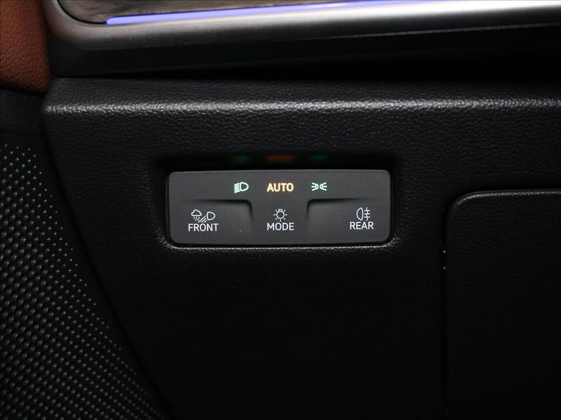 Škoda Superb 2,0 TDi 4x4 L&K Tažné Webasto - fotka 24 z 38
