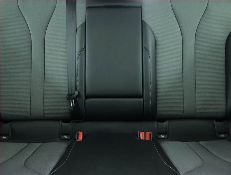 Škoda Enyaq (2021) Suite 60 (62 kWh), SoH 92% - fotka 10 z 23