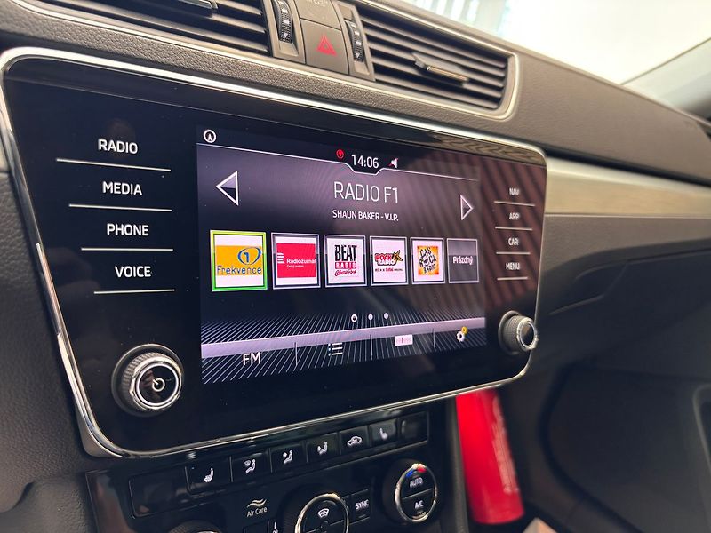 Škoda Superb 2.0 TDI STYLE - fotka 15 z 28