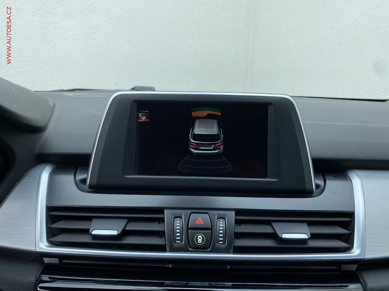BMW Řada 2 (2015) 2.0 D 218 d, Sport, AT, navi - fotka 18 z 19