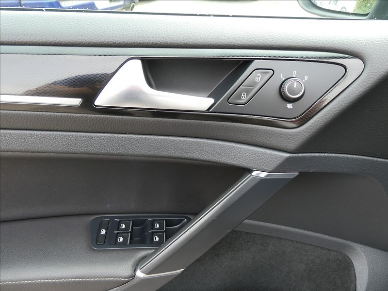 Volkswagen Golf 1,4 TSi 103kW DSG, webasto - fotka 32 z 42
