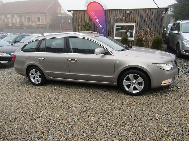 Škoda Superb (2011) 1.6 TDI 77kW - fotka 8 z 45