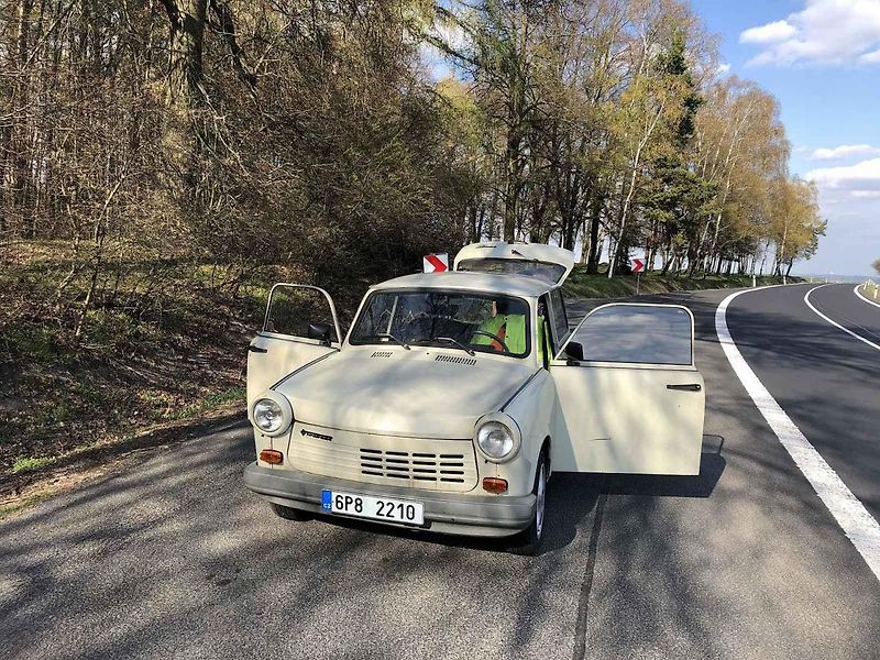 Tenhle Trabant je jeden z posledních vyrobených – únor 1990.