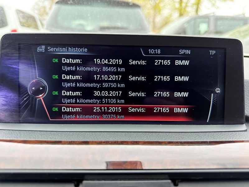 BMW Řada 3 320d 4x4 135 kW automat - fotka 19 z 22