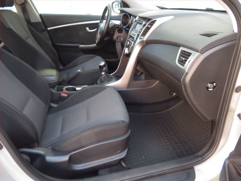 Hyundai i30 (2013) 1.4 CRDi, Tempomat - fotka 9 z 14