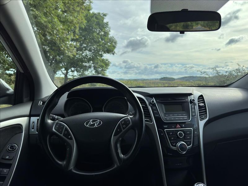 Hyundai i30 1,6 MPI Trikolor - fotka 5 z 16