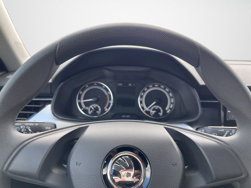 Škoda Kamiq (2023) 1.0 TSI 81 kW DSG Ambition Plu - fotka 9 z 28
