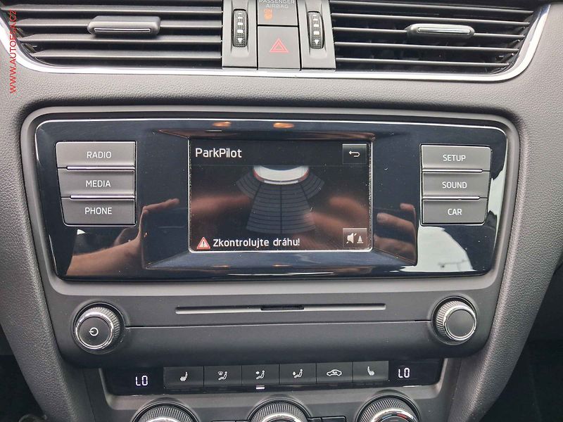Škoda Octavia (2014) 2.0 TDi, 2.maj,ČR, Style - fotka 16 z 16