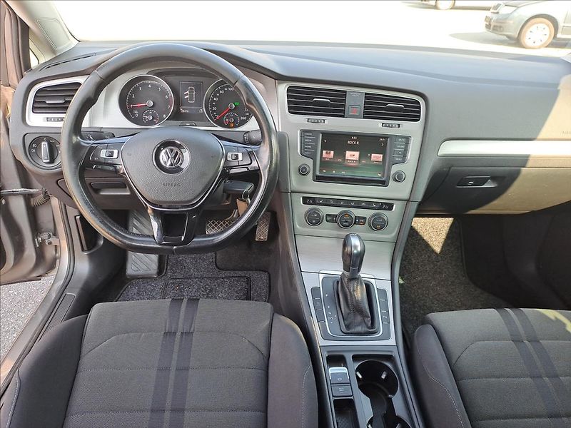 Volkswagen Golf 1,2 TSI DSG - fotka 9 z 16