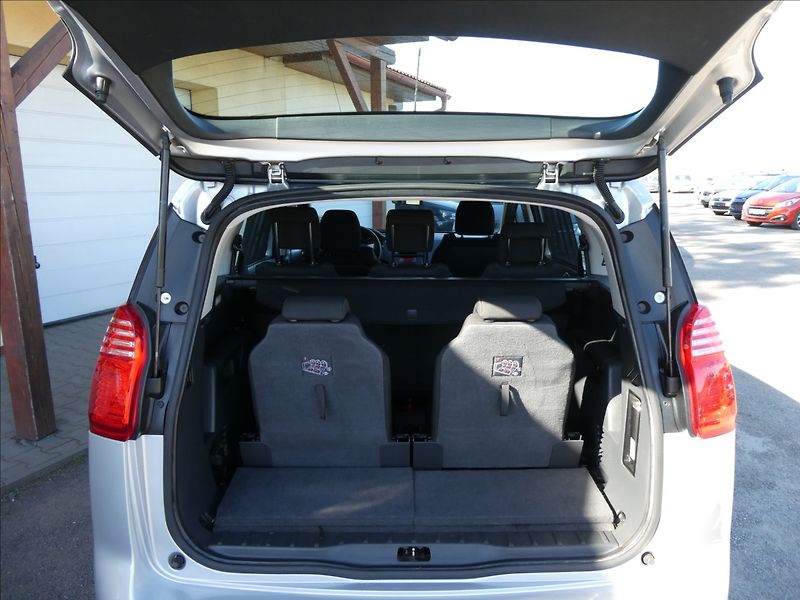 Peugeot 5008 1,6 16V 115kW Panorama,po serv - fotka 17 z 44
