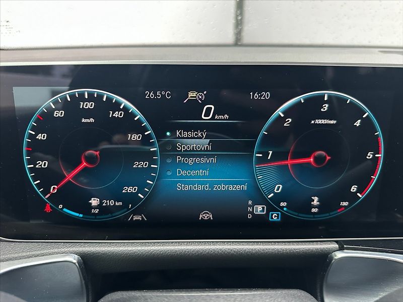 Mercedes-Benz GLB 2,0 200d 110kW, navi, kamera - fotka 38 z 43