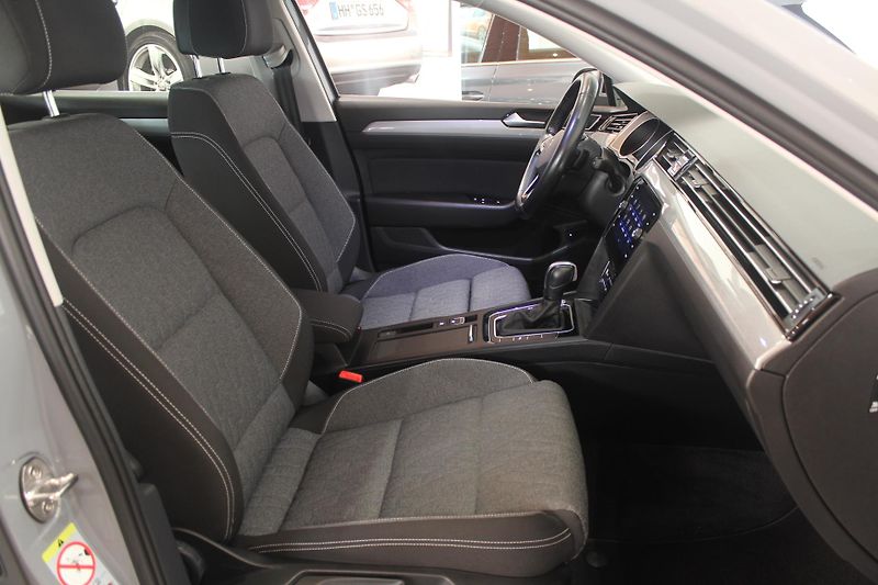 Volkswagen Passat (2024) 2.0TDI DSG Nez.Topení 2024 - fotka 23 z 40