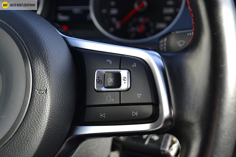 Volkswagen Golf VII    2.0TSI -162KW   GTI - fotka 31 z 39